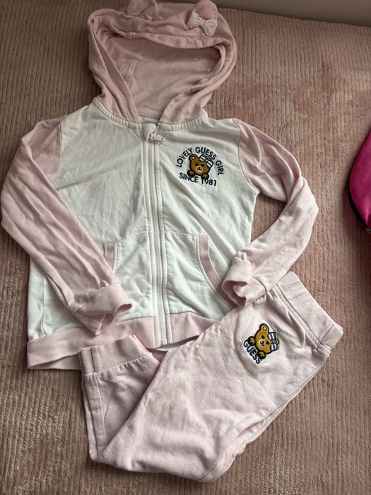 Бебешки комплект на Guess