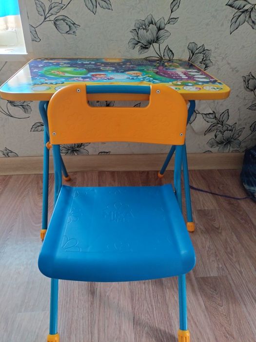 Продам детский стул со столом