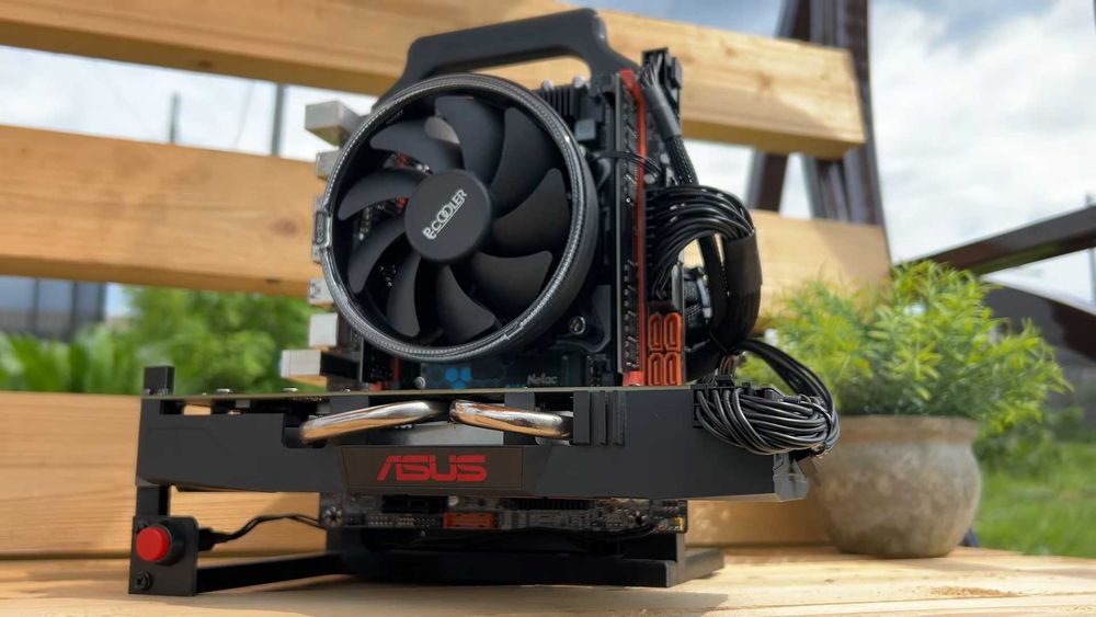 Отворена компютърна кутия, поддръжка на Mini-ATX