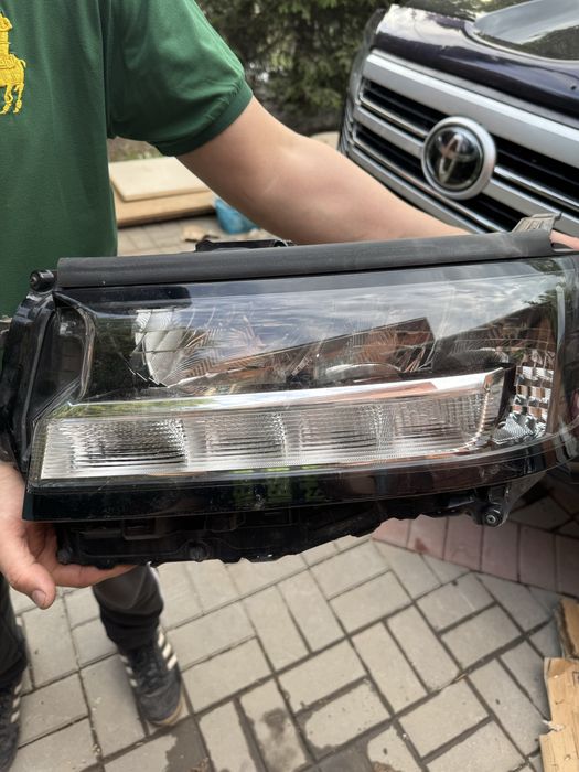 Фара на land cruiser 300 оригинал