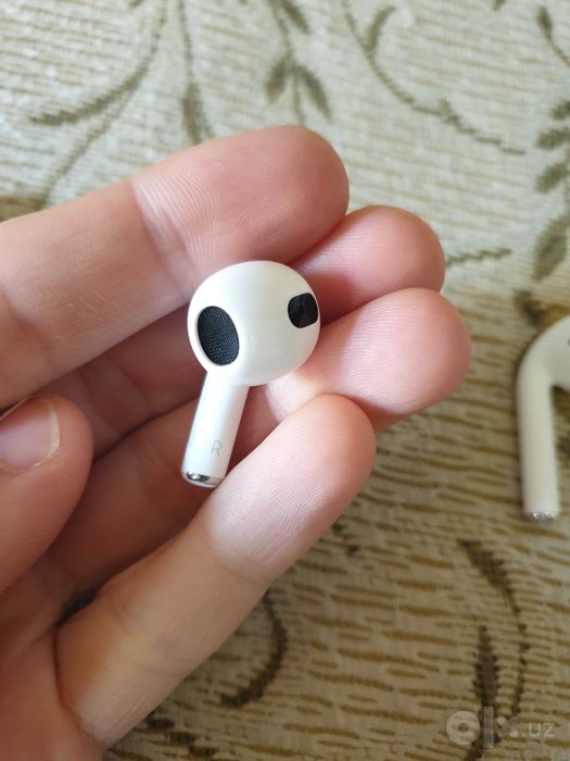 Продам оригинальный наушник Airpods 3 правый