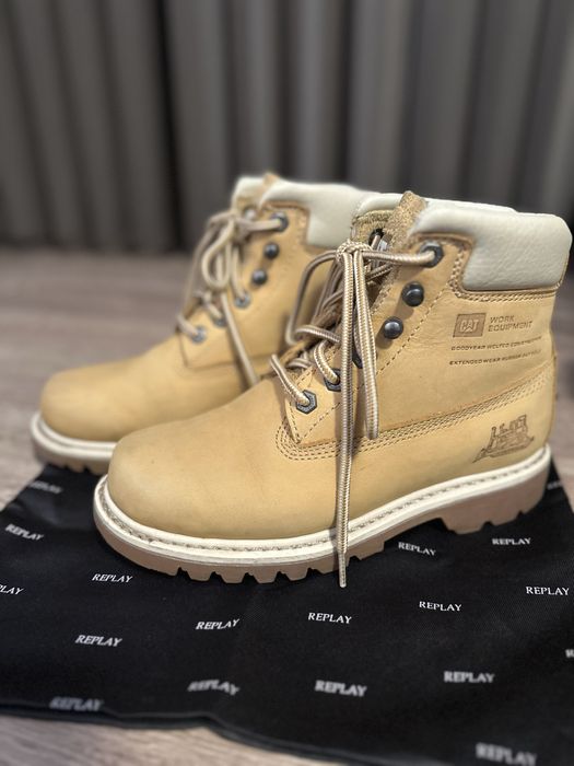 Дамски боти CAT от набук