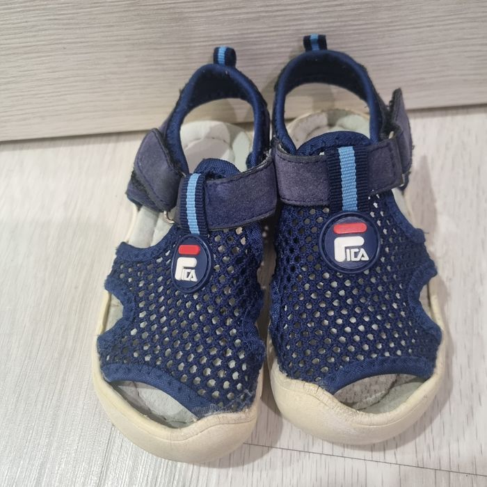 Продам детскую обувь