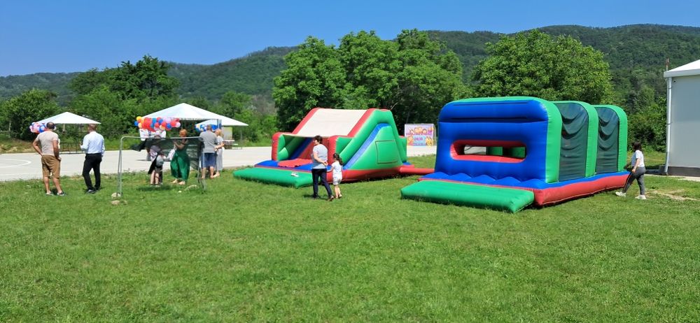 Tobogan. Topogan. Tobogane gonflabile