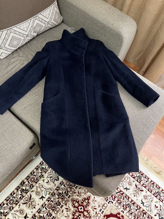 Пальто синего цвета