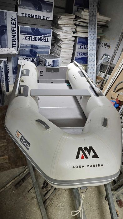 надуваема лодка Аква Марина 3.30 ,с надуваем кил