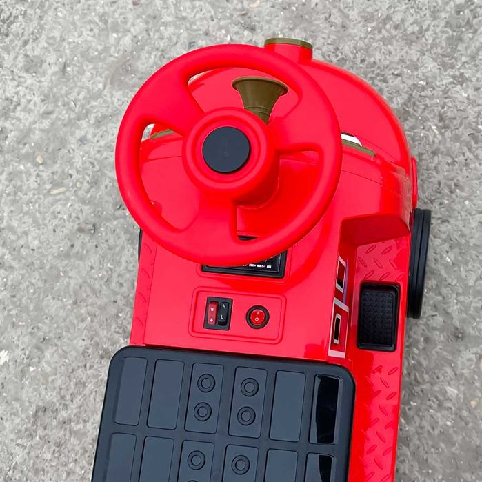 Trenulet electric pentru 2 copii CHUGGINGTON, 2x45W 12V, #RED