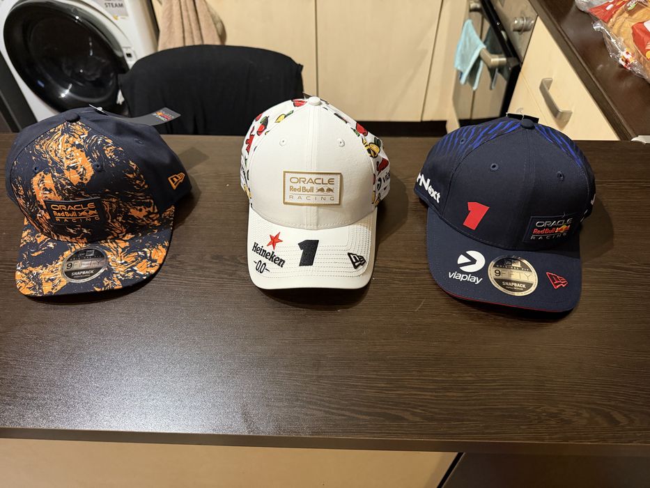 +Подарък, Чисто нови шапки Ф1 Ферари,Макларън, Ред Булл, Мерцедес