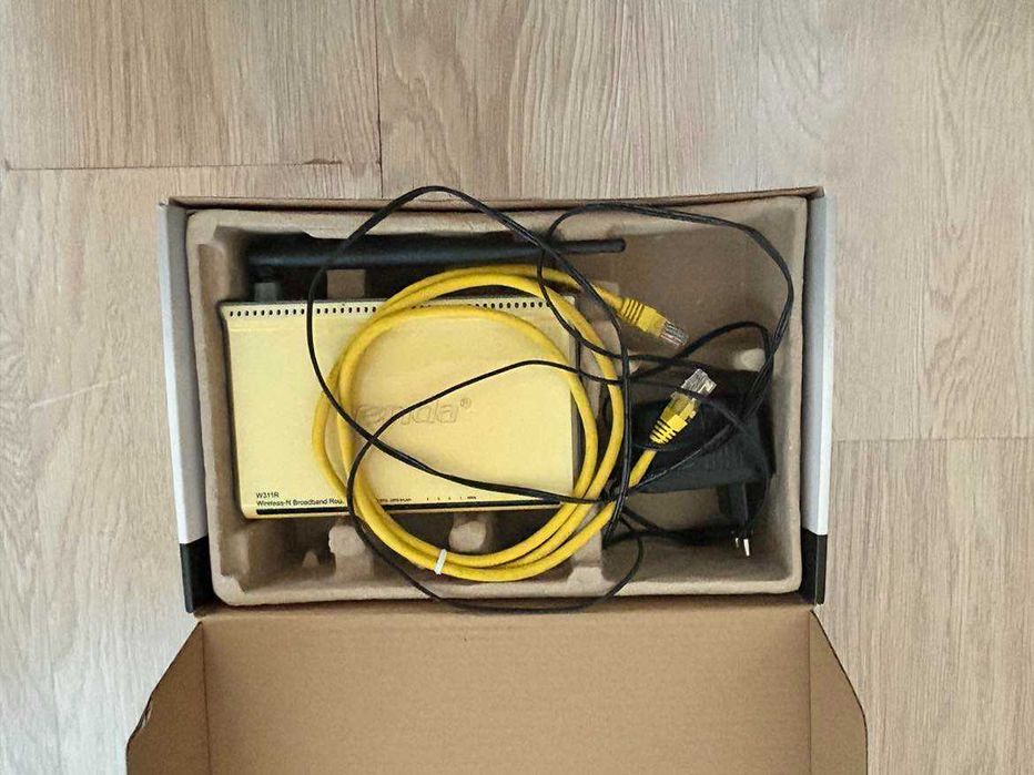 Рутери Tenda Wireless-N W311R и TP-LINK