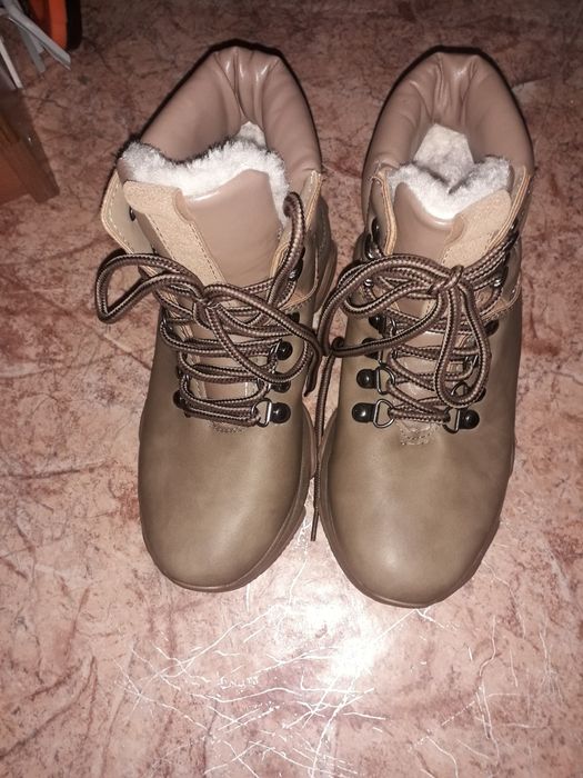 Ботинки новые размер 36