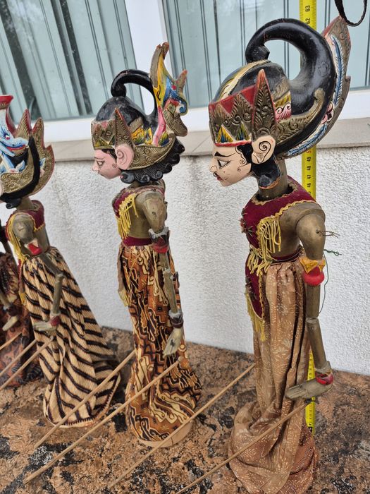 Vând 4 papusi statuiete lemn,scluptate pictate manual ,made Indonezia