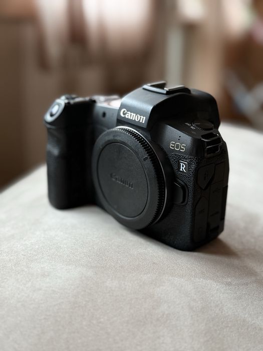 Фотоапарат Canon EOS R