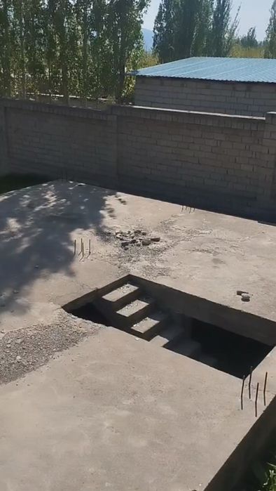 chorvoq Bochkada taraf qizil suvda uchaska sotiladi yer hisob gaz bor