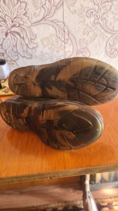 Продам резиновые сапоги.