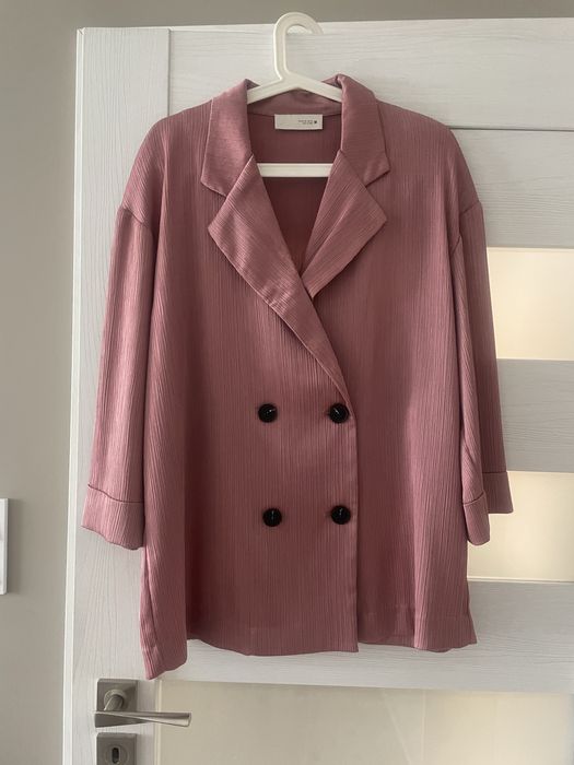 Сатениран костюм на Zara