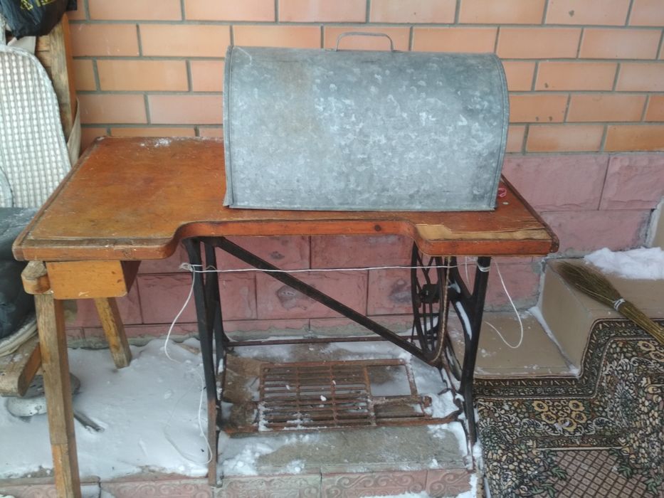 Продам швейную машину