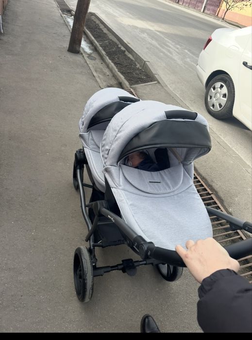 Carucior 3 in 1 Bebetto 42 Pro pentru gemeni. Produsul se livrează în 3 cutii separate
