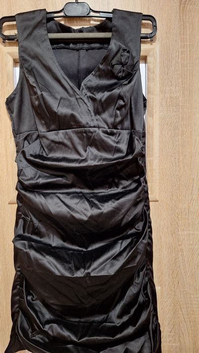 Продавам официална рокля