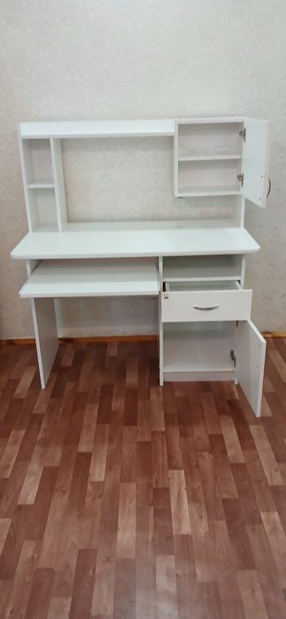 Компьютерный стол.