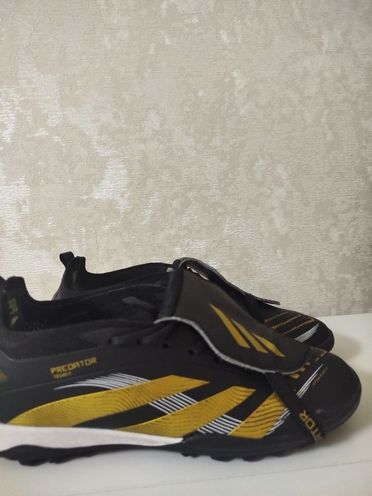 Продаю  сороконожки adidas predator размер 38