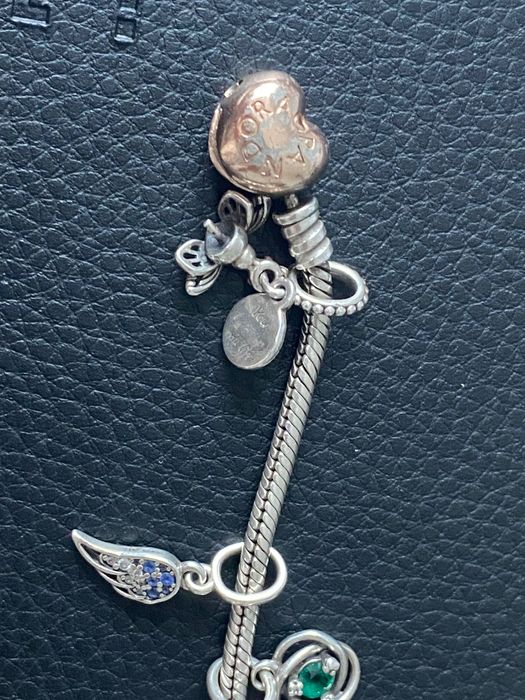 Гривна Pandora с талисмани