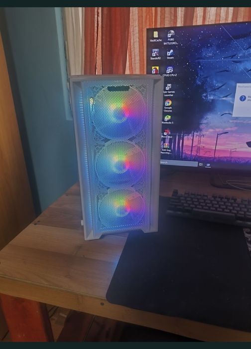 Vând PC  gaming..