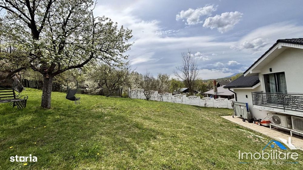 Casa / Pensiune exclusivista - Petrila (Bratianu) | 4 camere cu baie