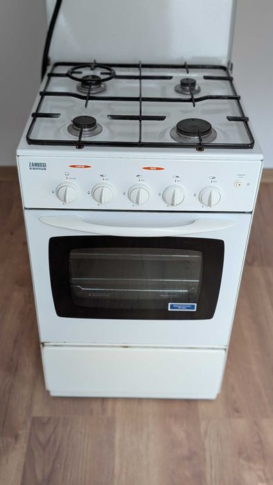 Vând aragaz Zanussi Samus