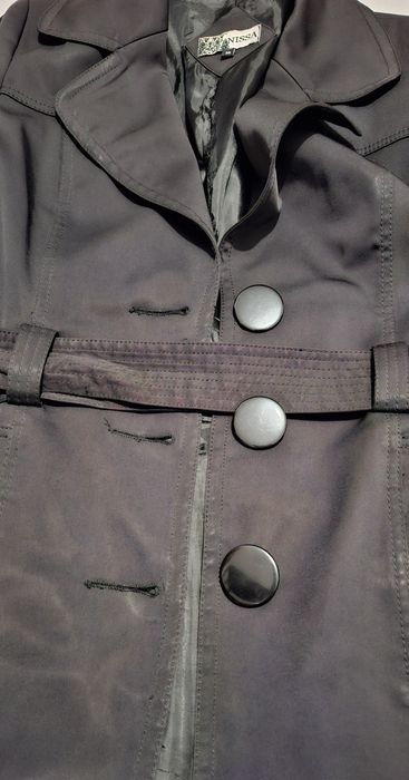 Trenci lung, negru, prevazut cu cordon