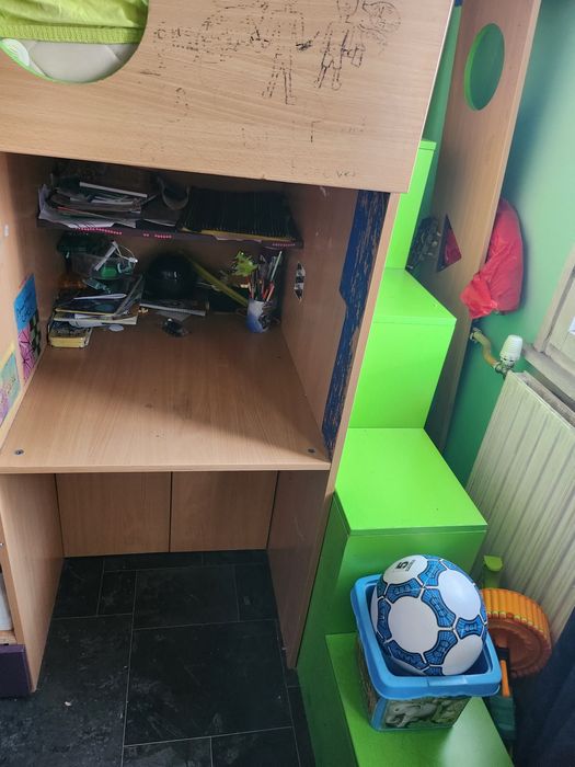 Двуетажни легла с гардероб и бюро