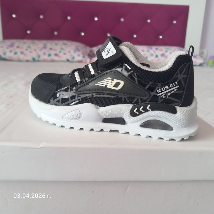 Продавам чисто нови детски маратонки