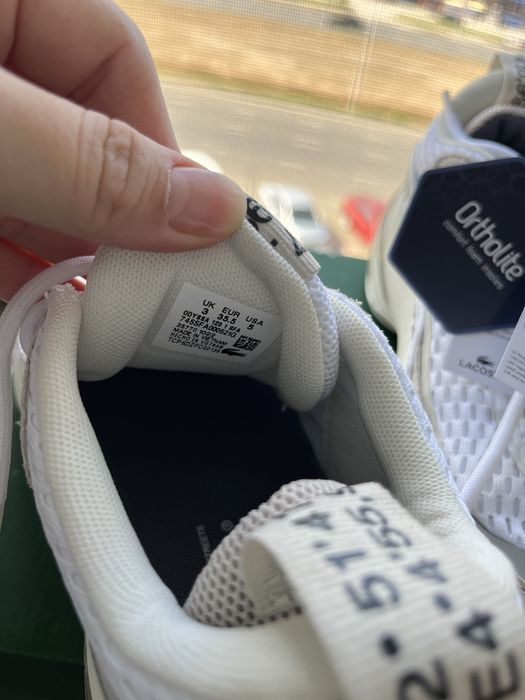 Продам кроссовки новые