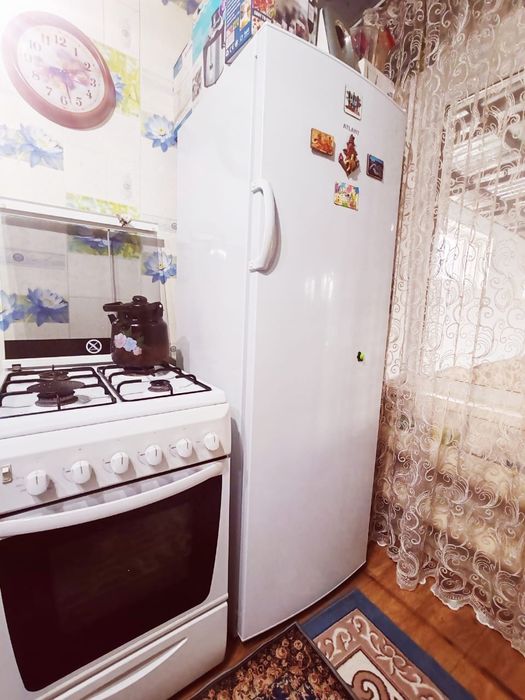 Вертикальный морозильник (камера)