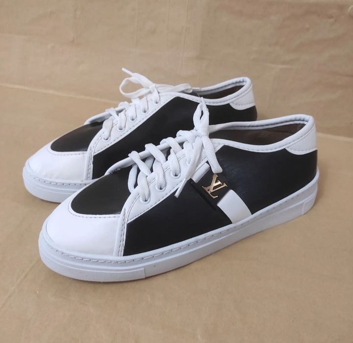 Распродажа кроссовки новые