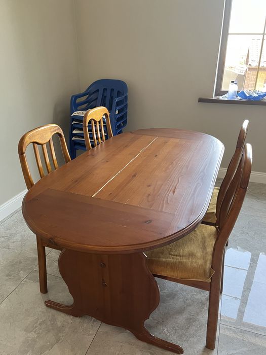 Продам стол обеденный