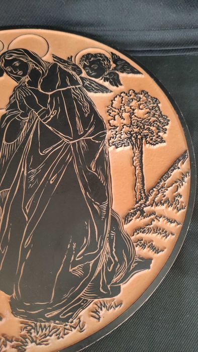 Масивно стенно пано каменна пластика