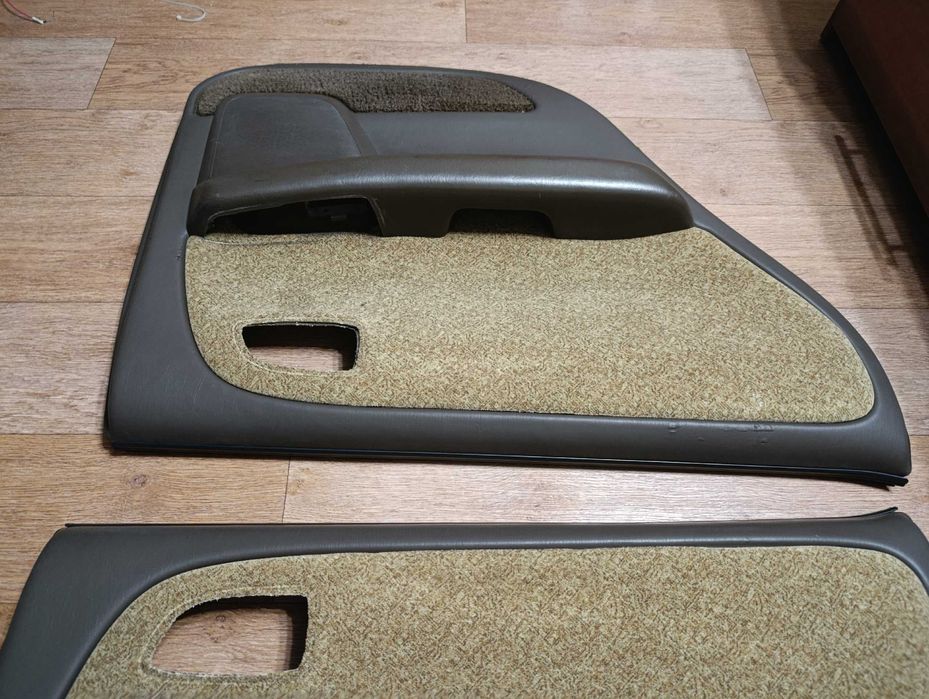 Обшивки дверей Chaser JZX90