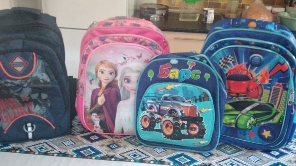 Школьные сумкий.