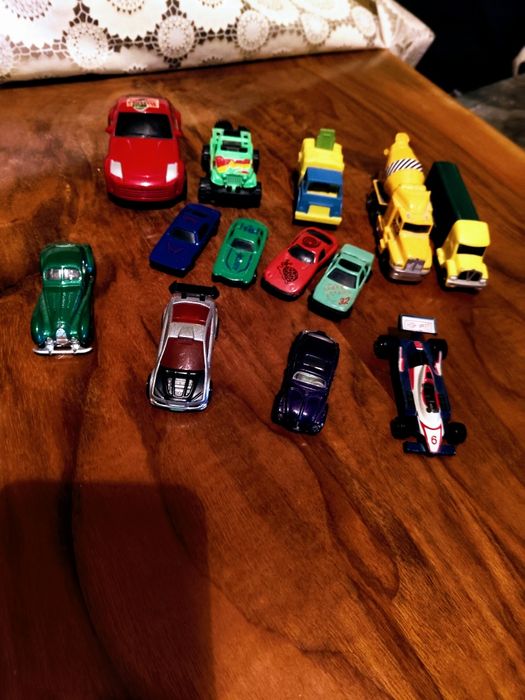 Лот от различни детски колички пластмасови и метални...