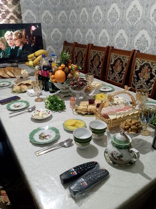 Стол-стул гостиной