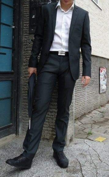 Официален, елегантен мъжки костюм