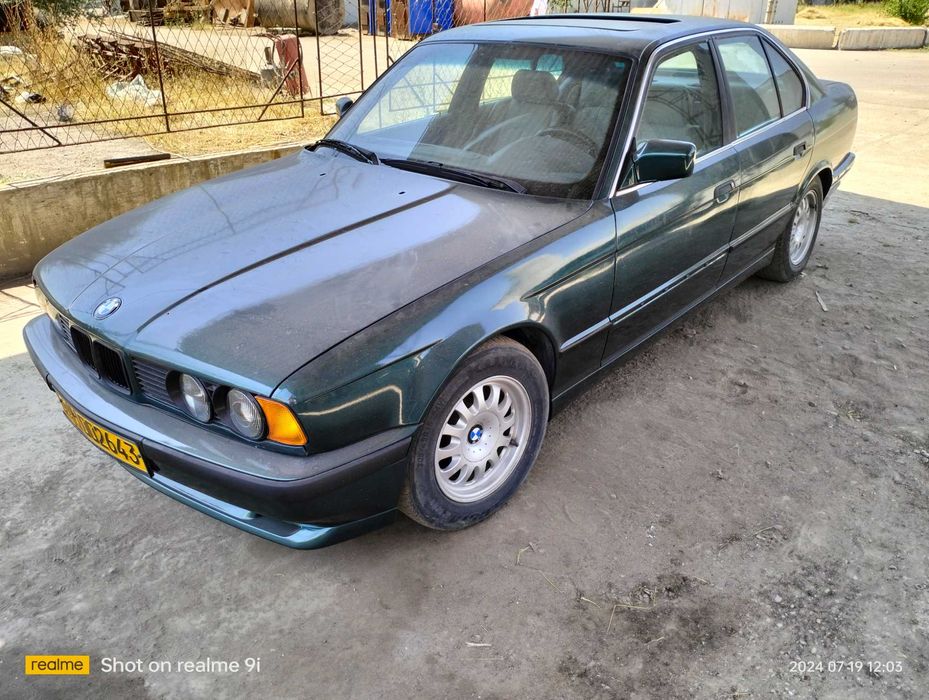 Продам машину бмв е34