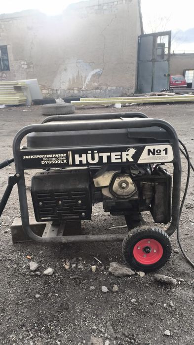 Продам бензогенератор Huter DY6500LX
