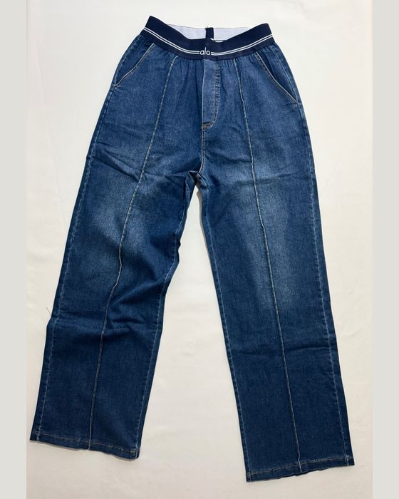 Женскин джинсы новые