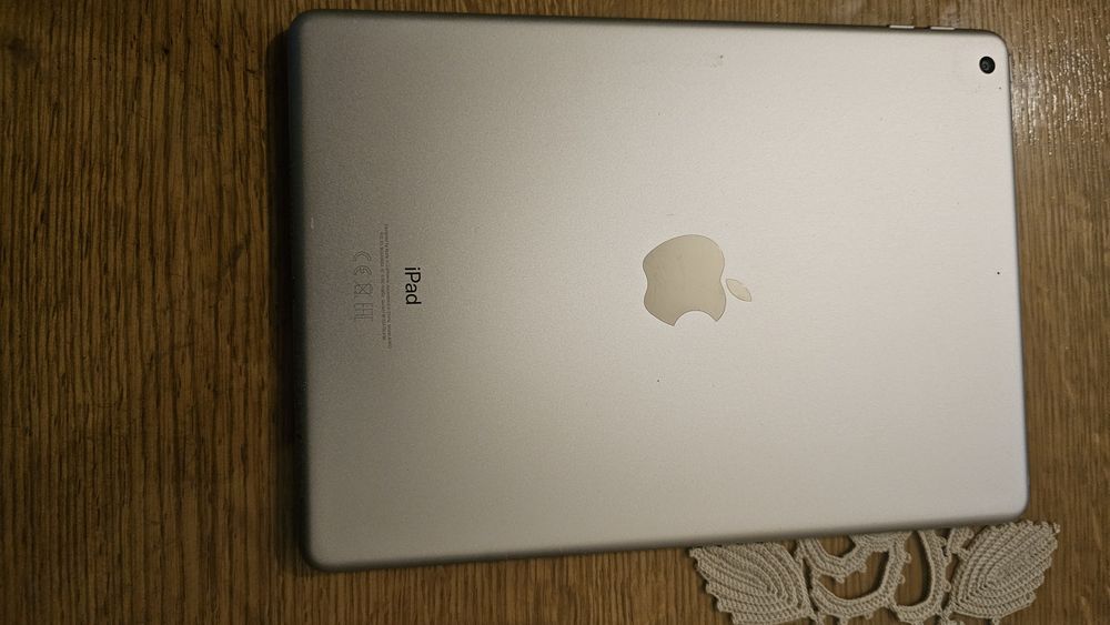 Tableta Apple iPad ecran Retina de  9.7"