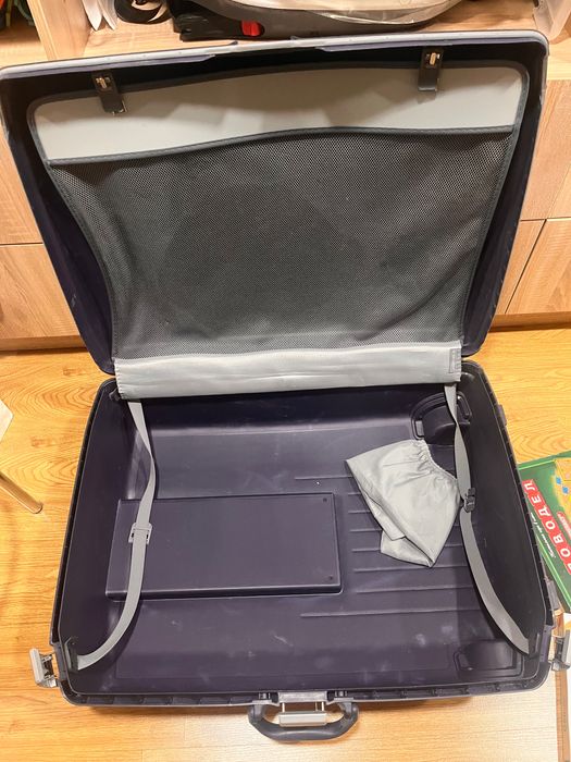 Большой чемодан samsonite с твердым корпусом