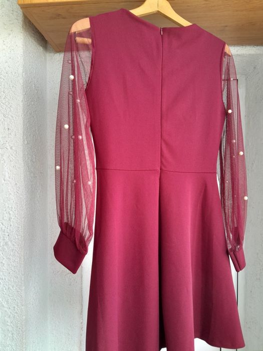 Дамска рокля с дантела и перли