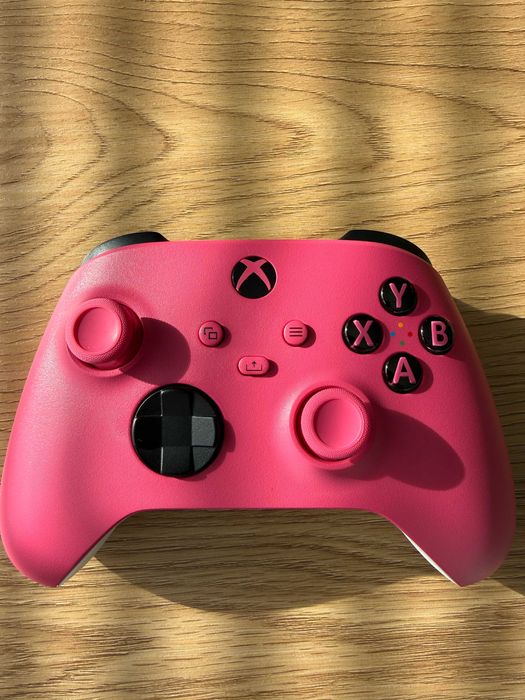 Оригинални джойстици за Xbox + безжично зарядно