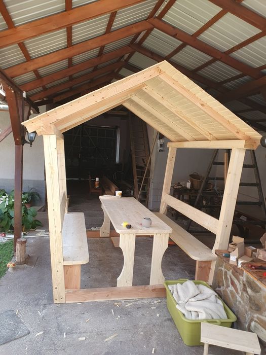 Balansoare și foișoare