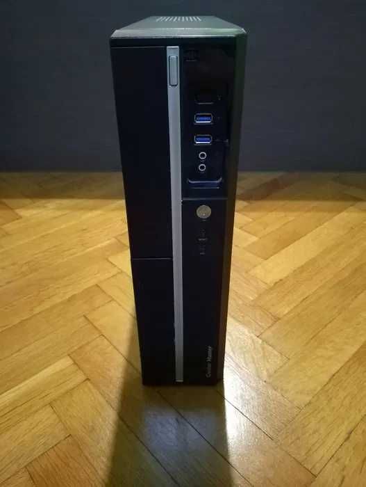 Два комплекта компютри